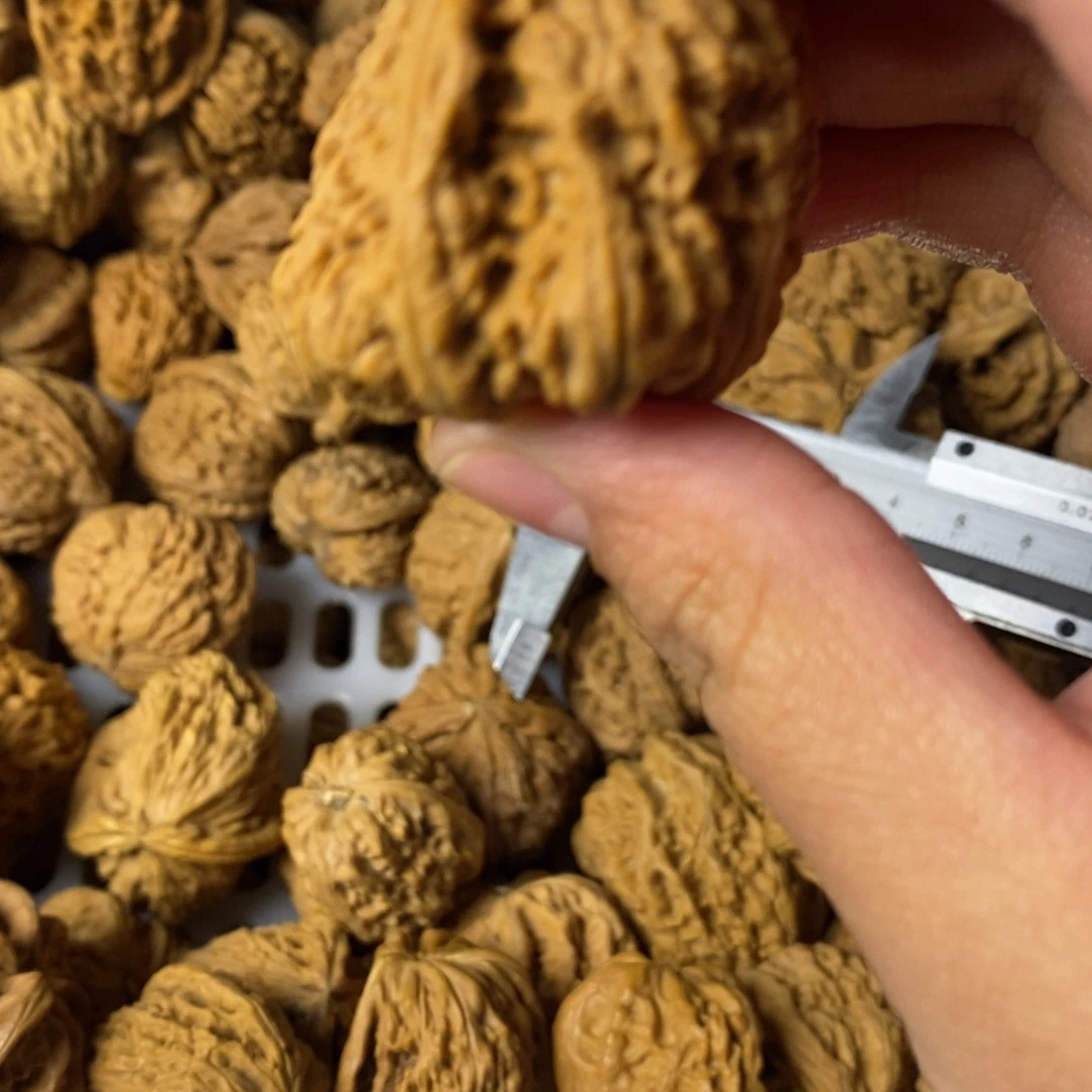 墨***涵文玩核桃吊坠文玩得开心的不得了
