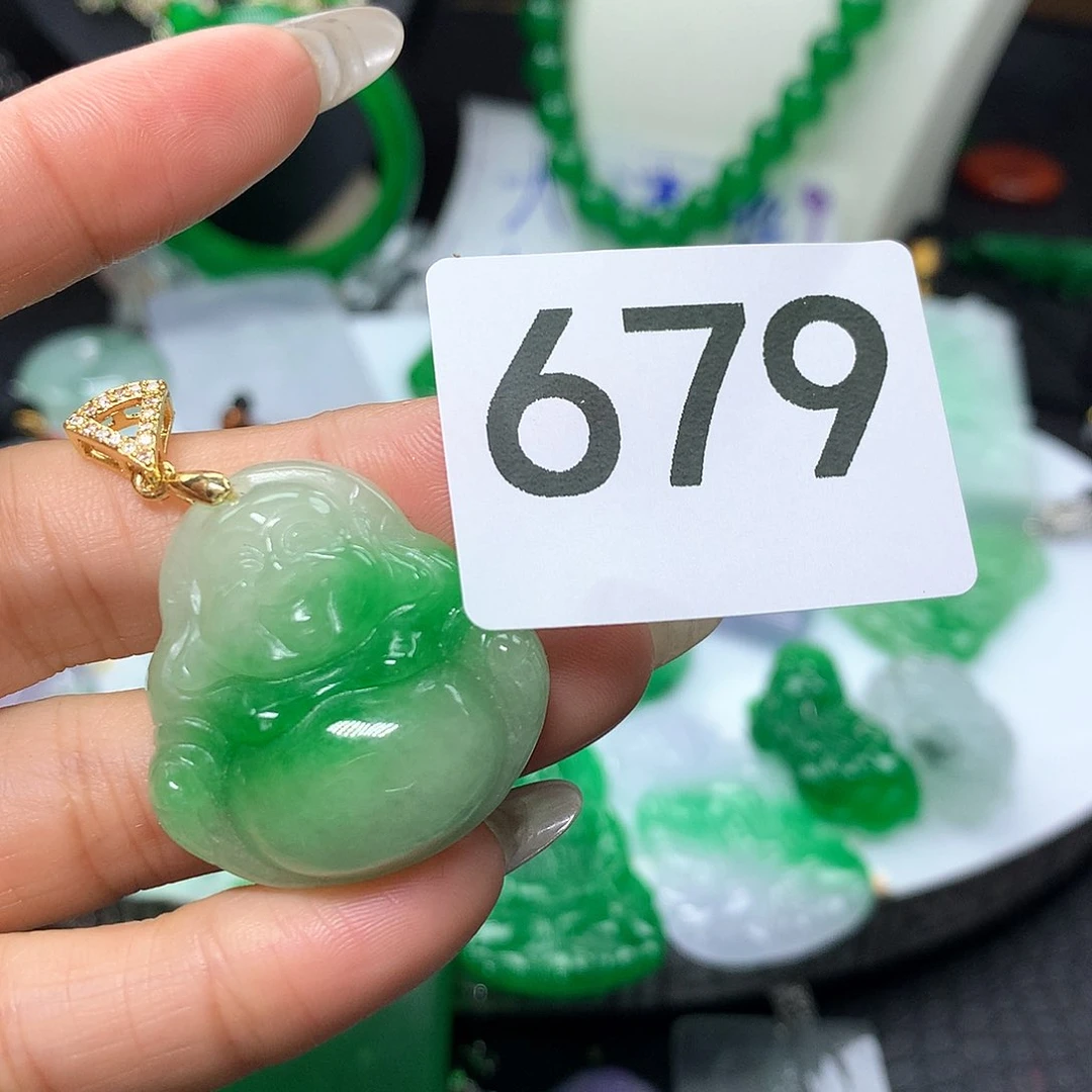 翡翠吊坠(赠链)未镶嵌