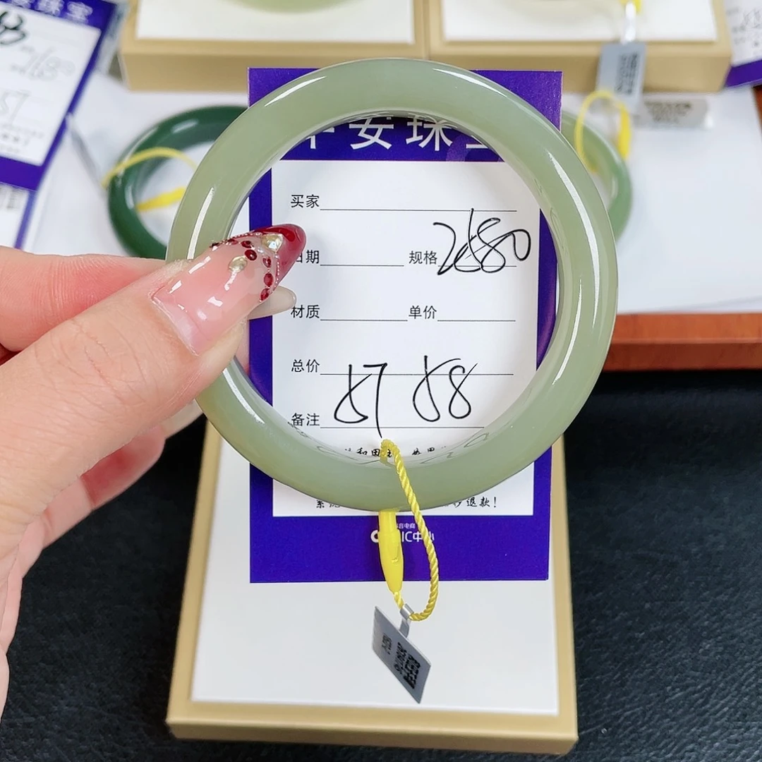 和田玉手镯未镶嵌