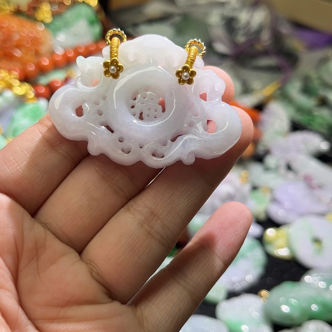 翡翠未镶嵌颈饰待编织