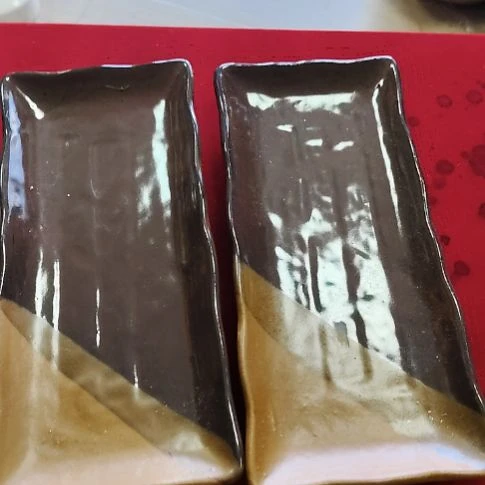 瓷片瓷片，各种摆件，均有瑕疵。沙锅！