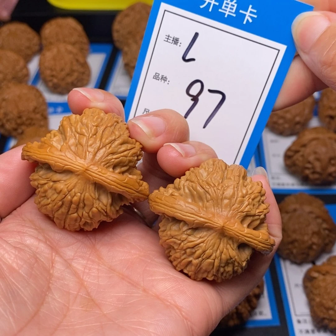 文玩核桃把件43至尊虎97