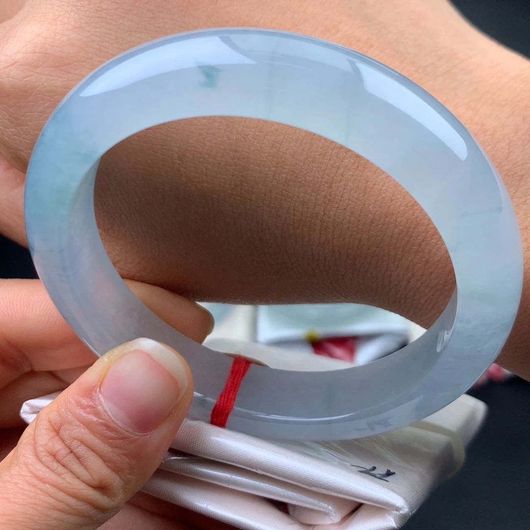 翡翠未镶嵌手镯冰飘花全条起光