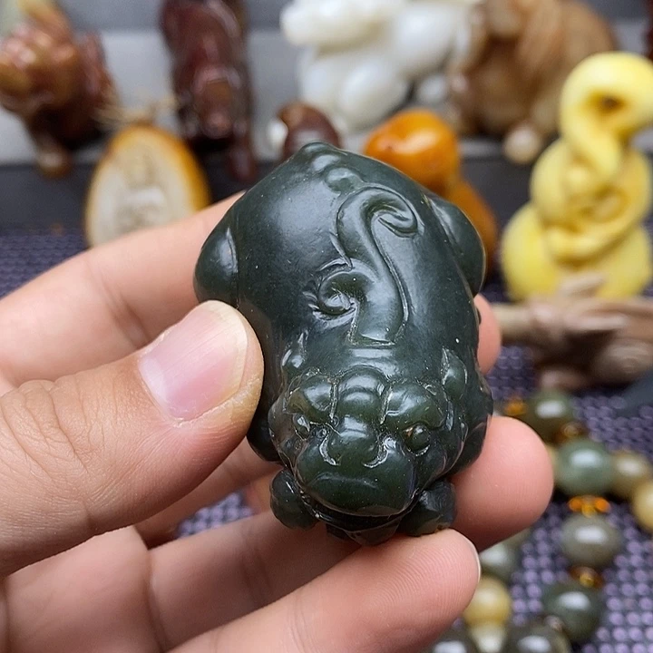 未镶嵌蛇纹石玉颈饰