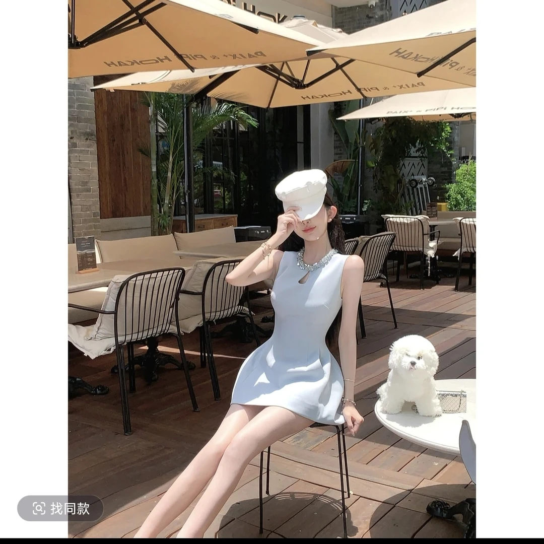 生日小礼裙高端小众轻奢镂空镶钻圆领无袖连衣裙女收腰气质短裙