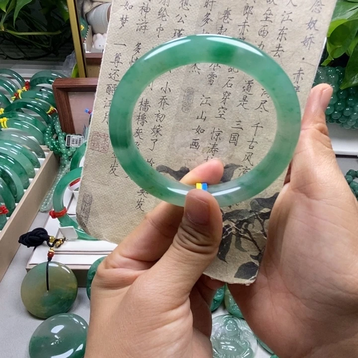 石英质玉未镶嵌手镯