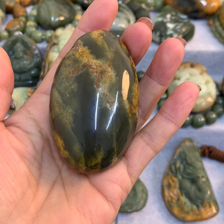 生***息岫岩河磨玉（透闪石质玉）未镶嵌把件