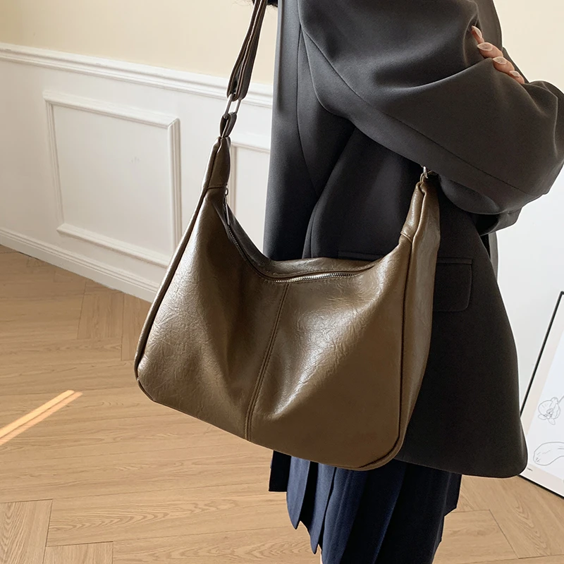 上班时尚通勤美拉德包包女新款高级感复古斜挎包大容量腋下托特包