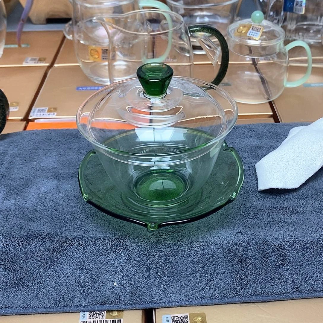 禾器荷叶盖碗湖绿色微微瑕