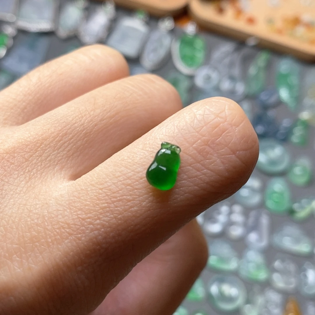 幸***延翡翠未镶嵌颈饰翡翠