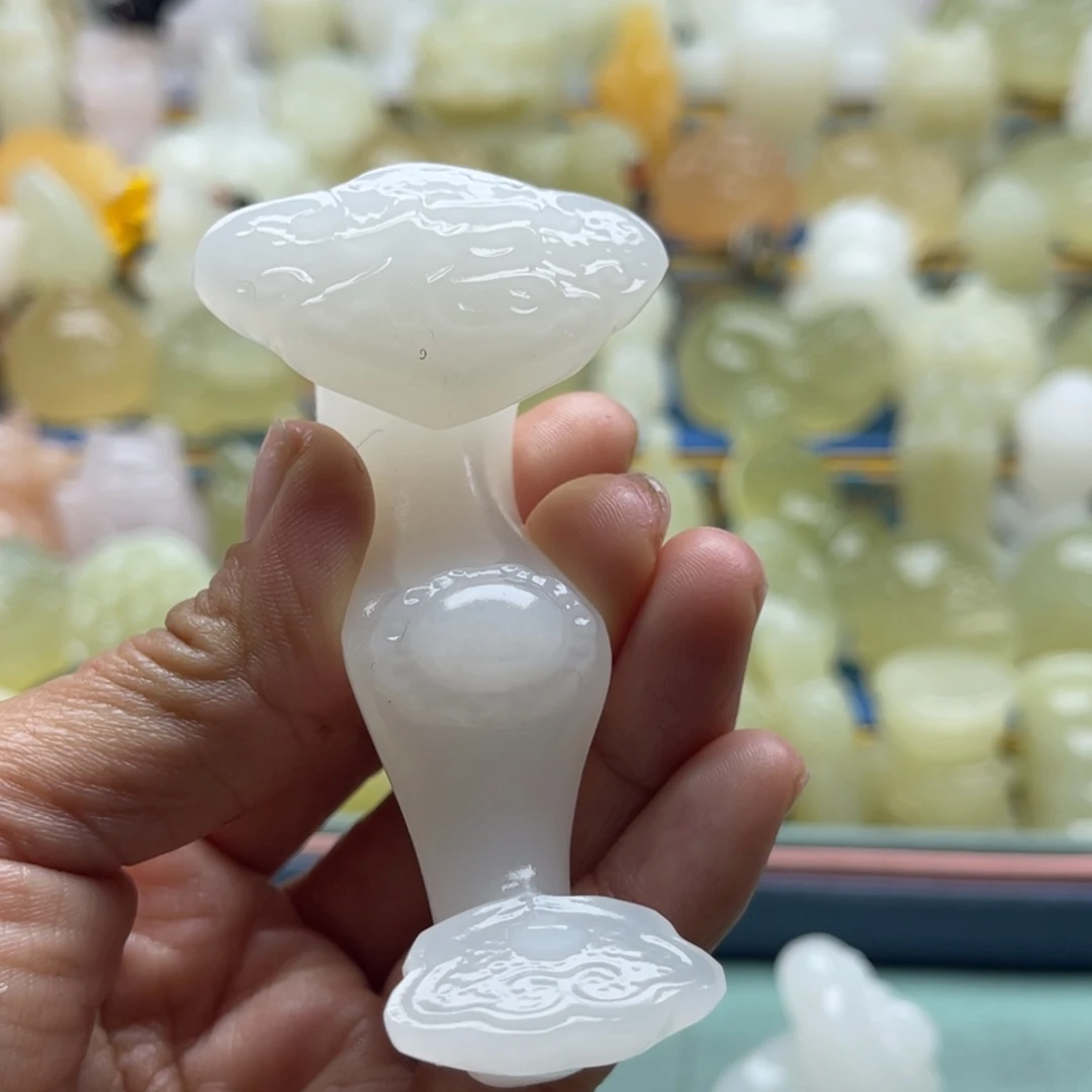 嘉***嘉玉天然桌面小摆件