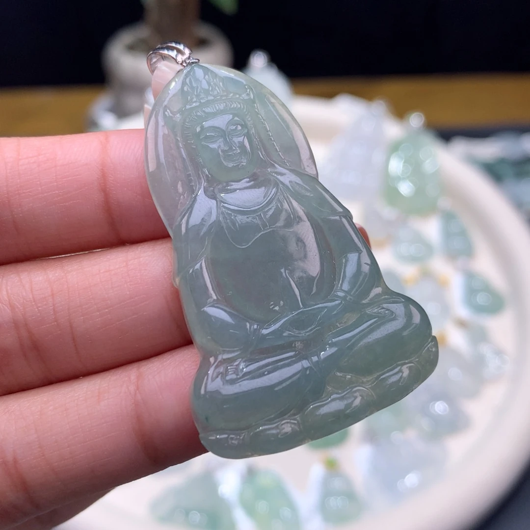 颈饰18K金镶嵌翡翠观音