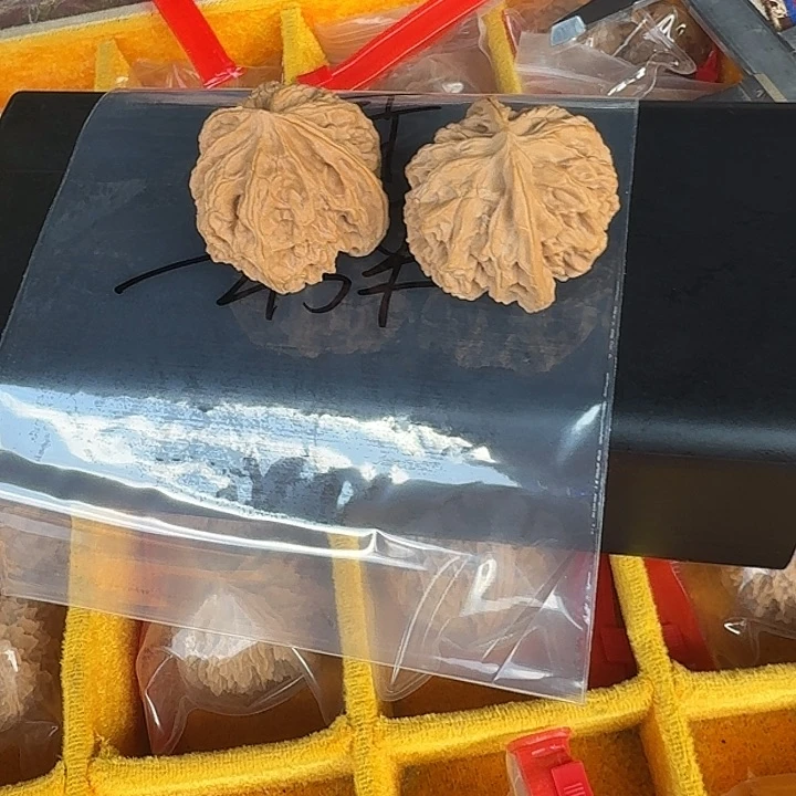 杰***哥文玩核桃吊坠啦啦啦啦