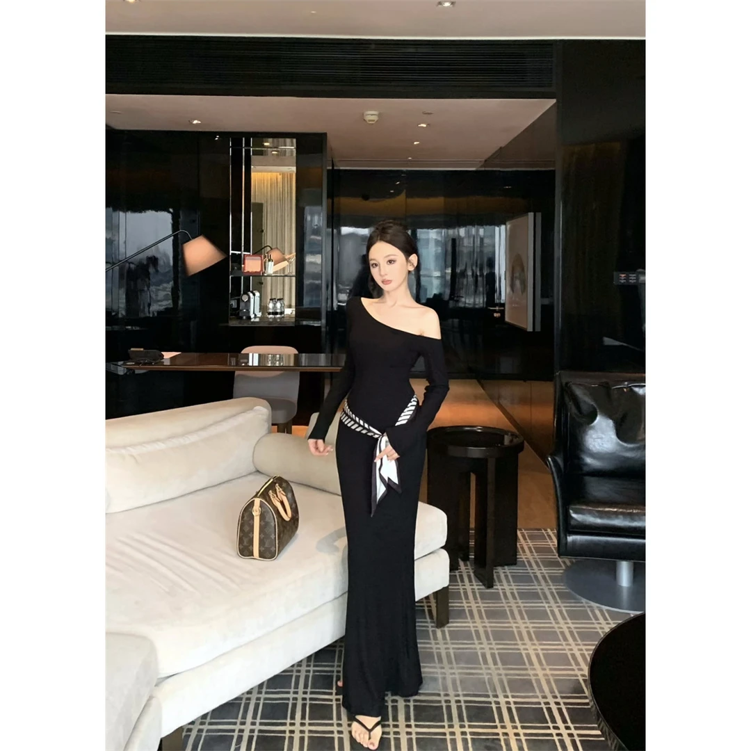 设计感斜肩修身显瘦连衣裙配丝巾#8238