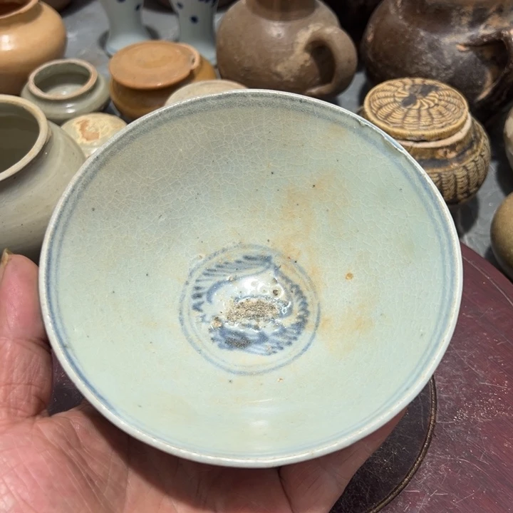 摆件陶花*居一个外面发残枝里面画海螺的青花碗