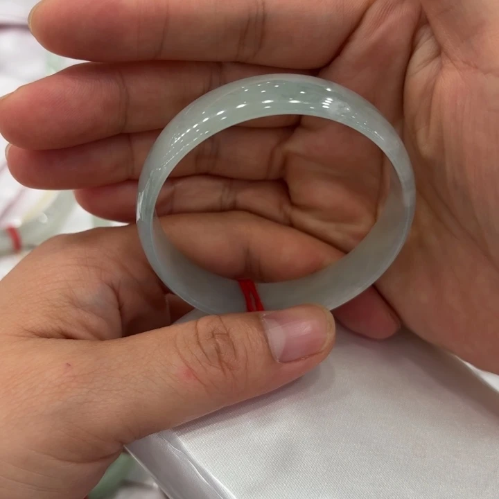 随***@未镶嵌手镯翡翠53公主镯