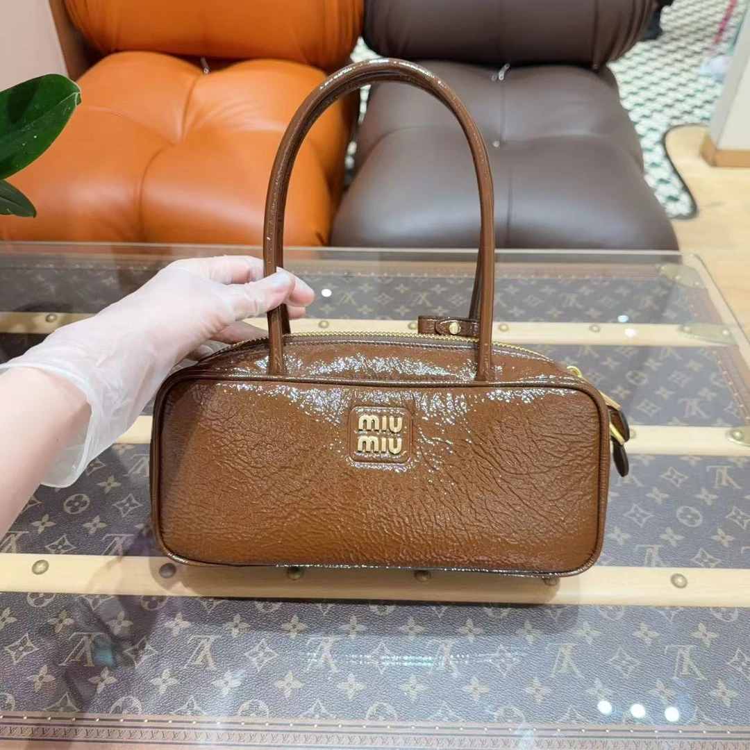 99新 MIU MIU/缪缪 Beau系列Naplak漆面 棕色羊皮手提包！