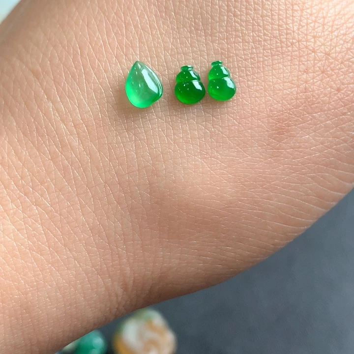 ****定制翡翠未镶嵌天然翡翠A货冰种蛋面