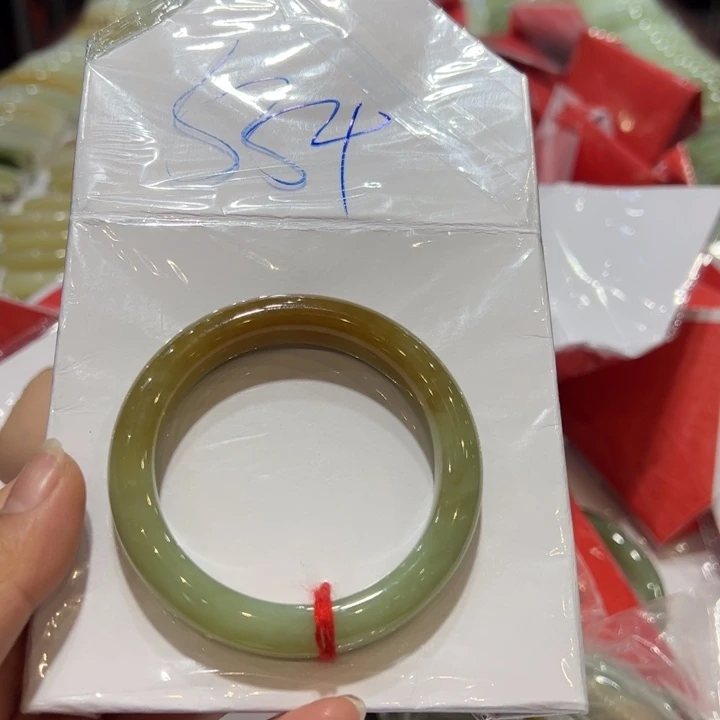 玉***儿和田玉未镶嵌手镯