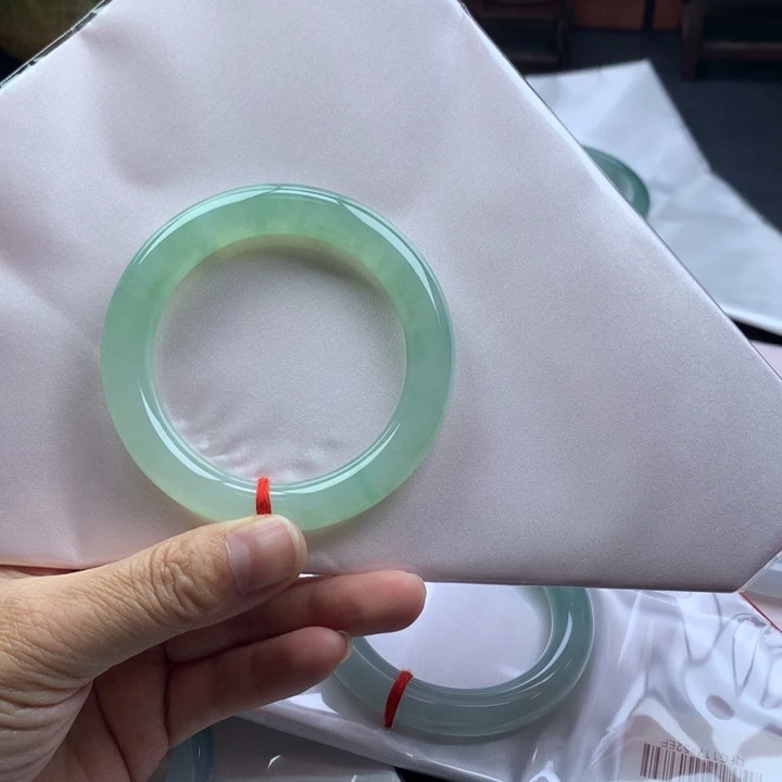 风***起翡翠未镶嵌手镯翡翠