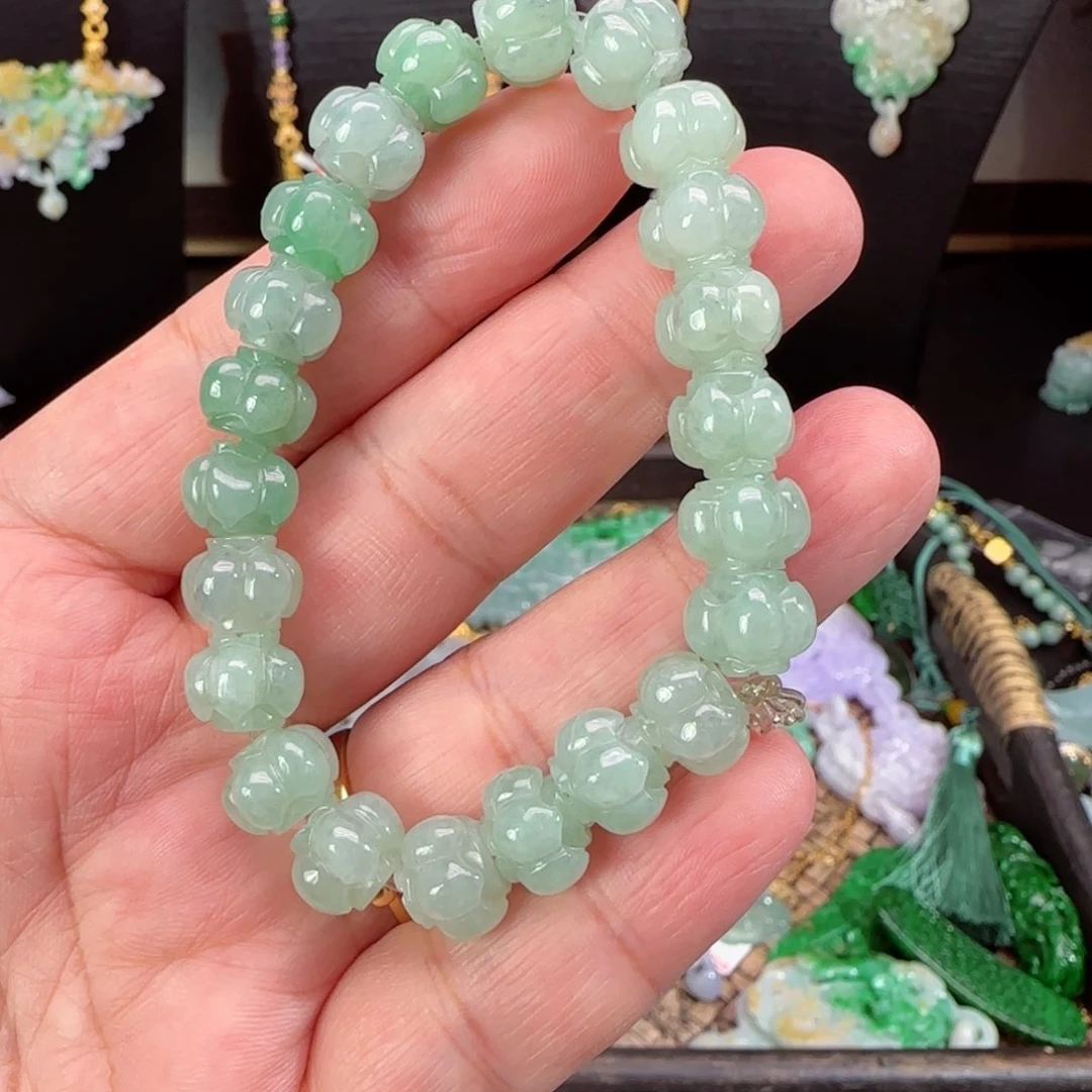 翡翠颈饰未镶嵌?**?仿古