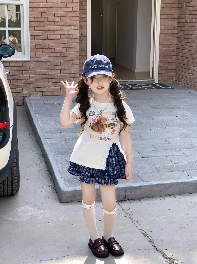 2025韩版夏季新款女童欧若风小熊印花开叉短袖格子百褶裙套装洋气