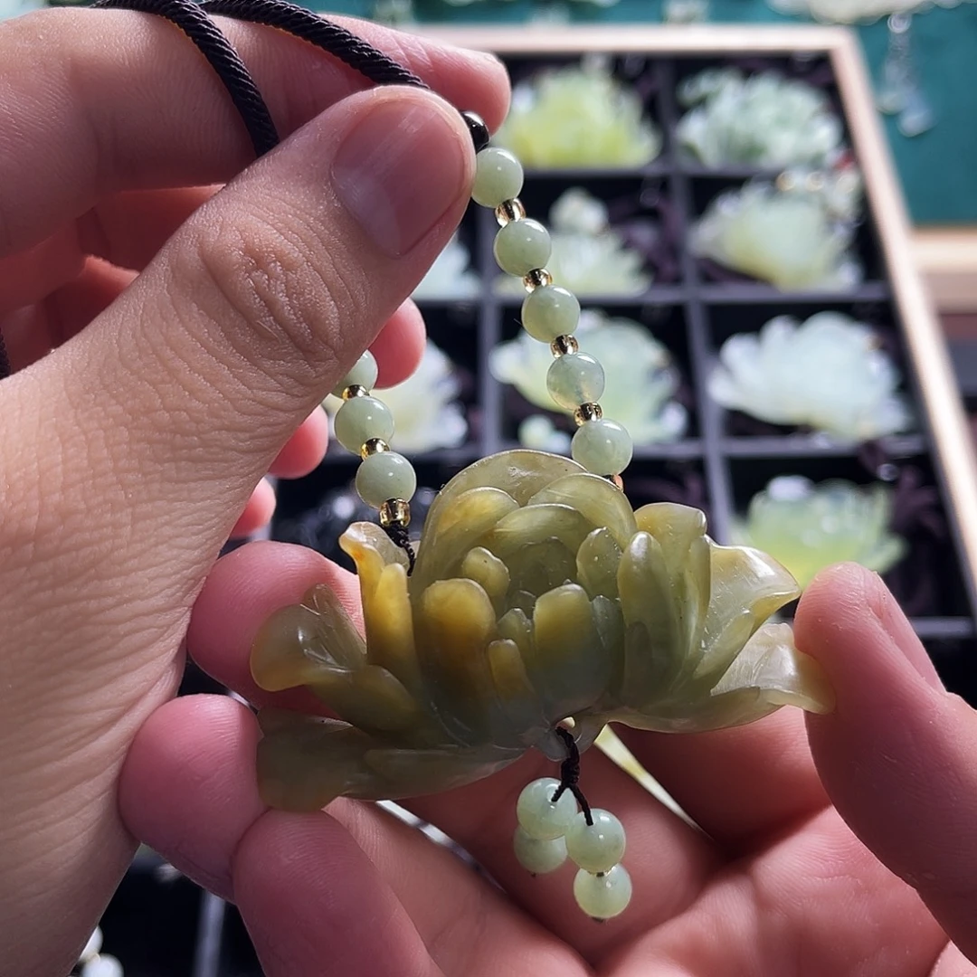 蛇纹石玉未镶嵌颈饰
