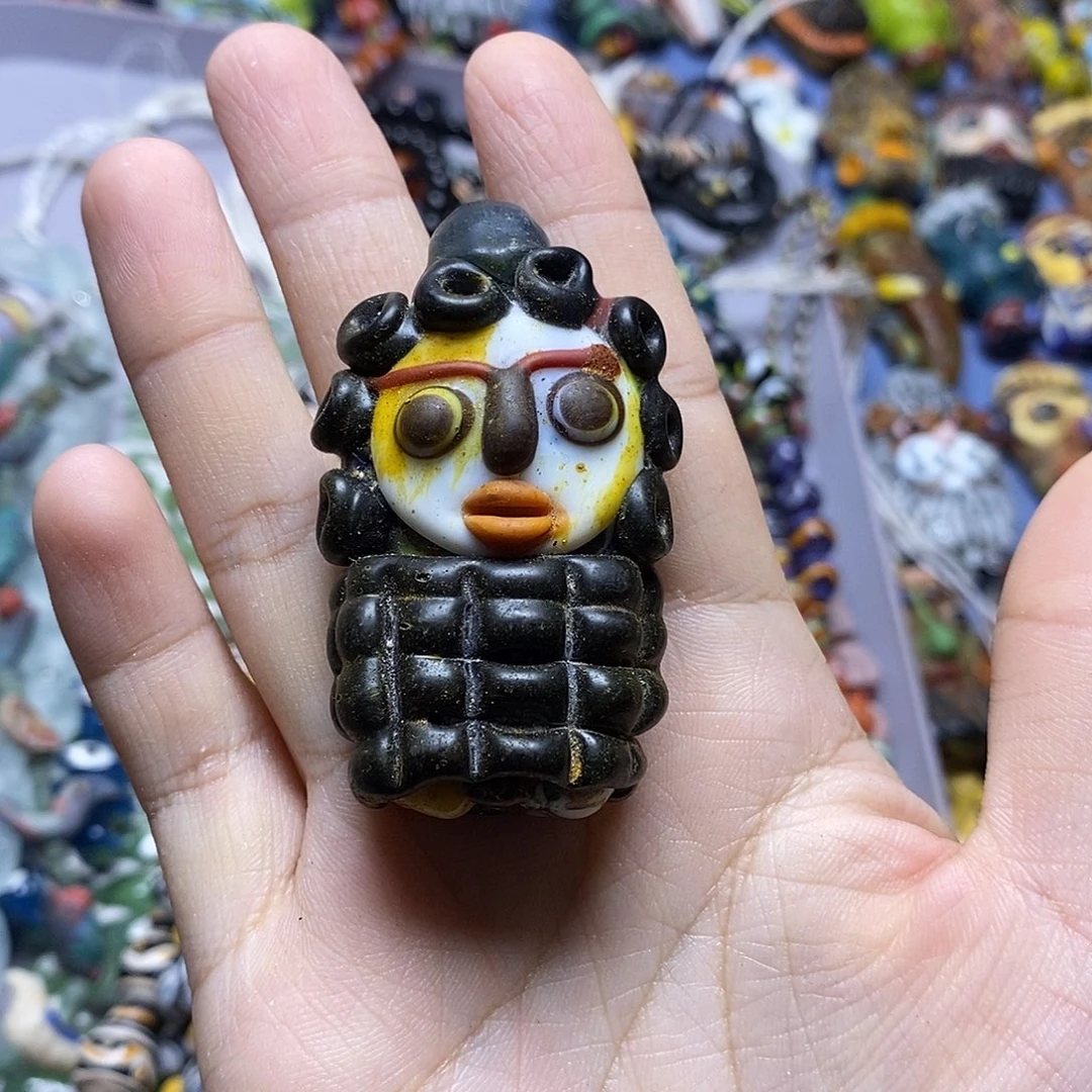 颈饰琉璃玉米娃一个028