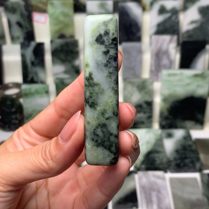 独山玉颈饰未镶嵌