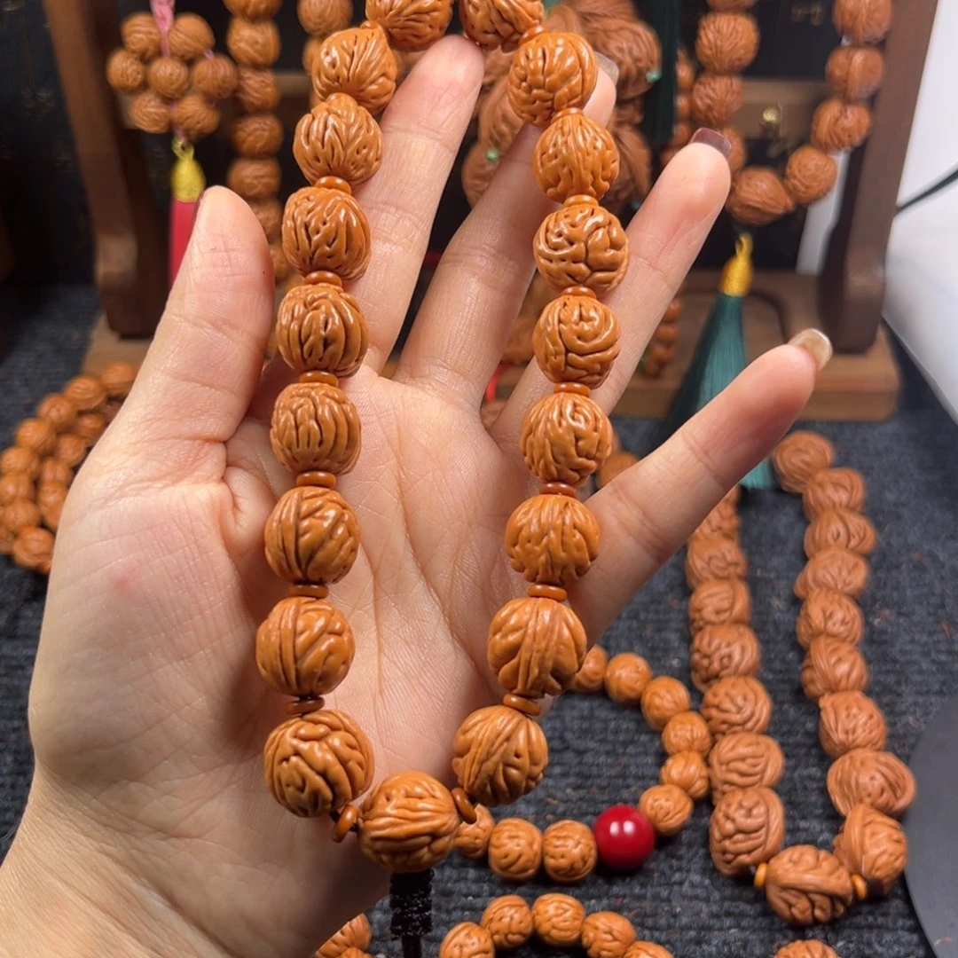 ****吊坠桃核桃枭手持L16