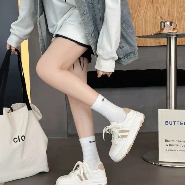 3303秋新款学院风简约百搭休闲系带轻便舒适小白鞋圆头板鞋女鞋
