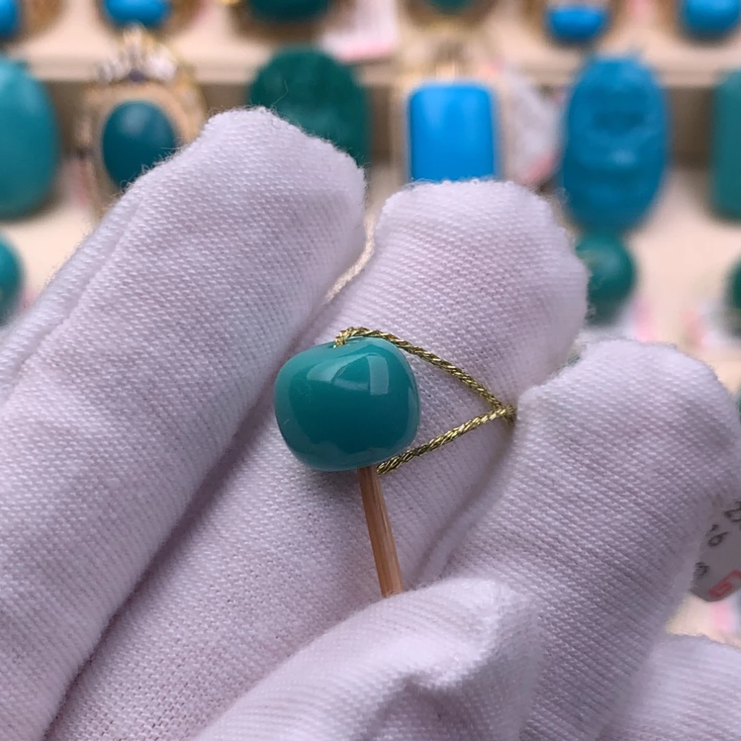 丁***凡绿松石未镶嵌珠宝奇石10.2