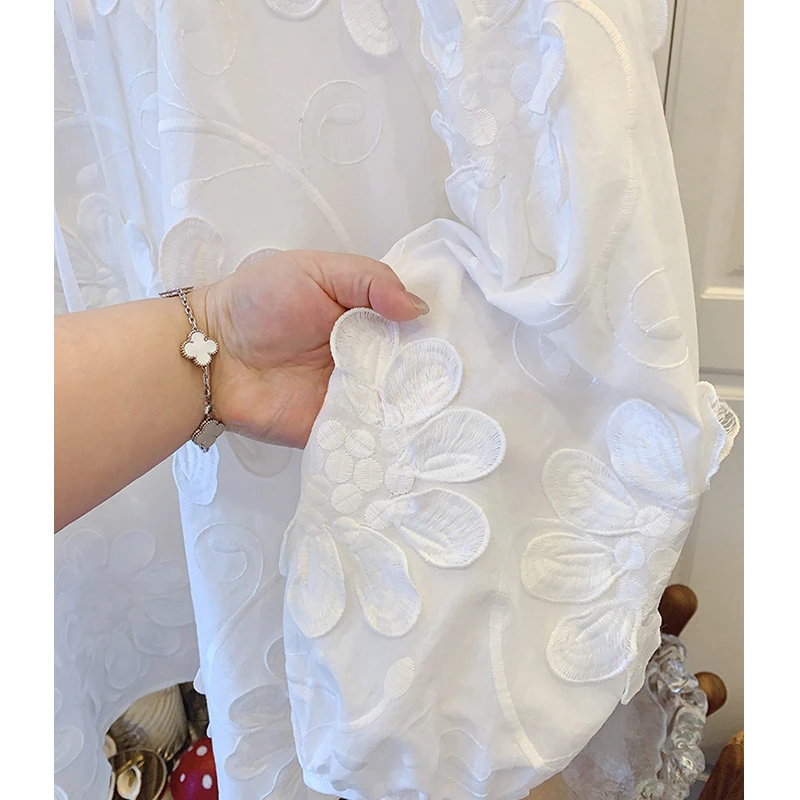 法式白色衬衫女士2025春秋新款洋气减龄宽松立体花朵别致小衫上衣