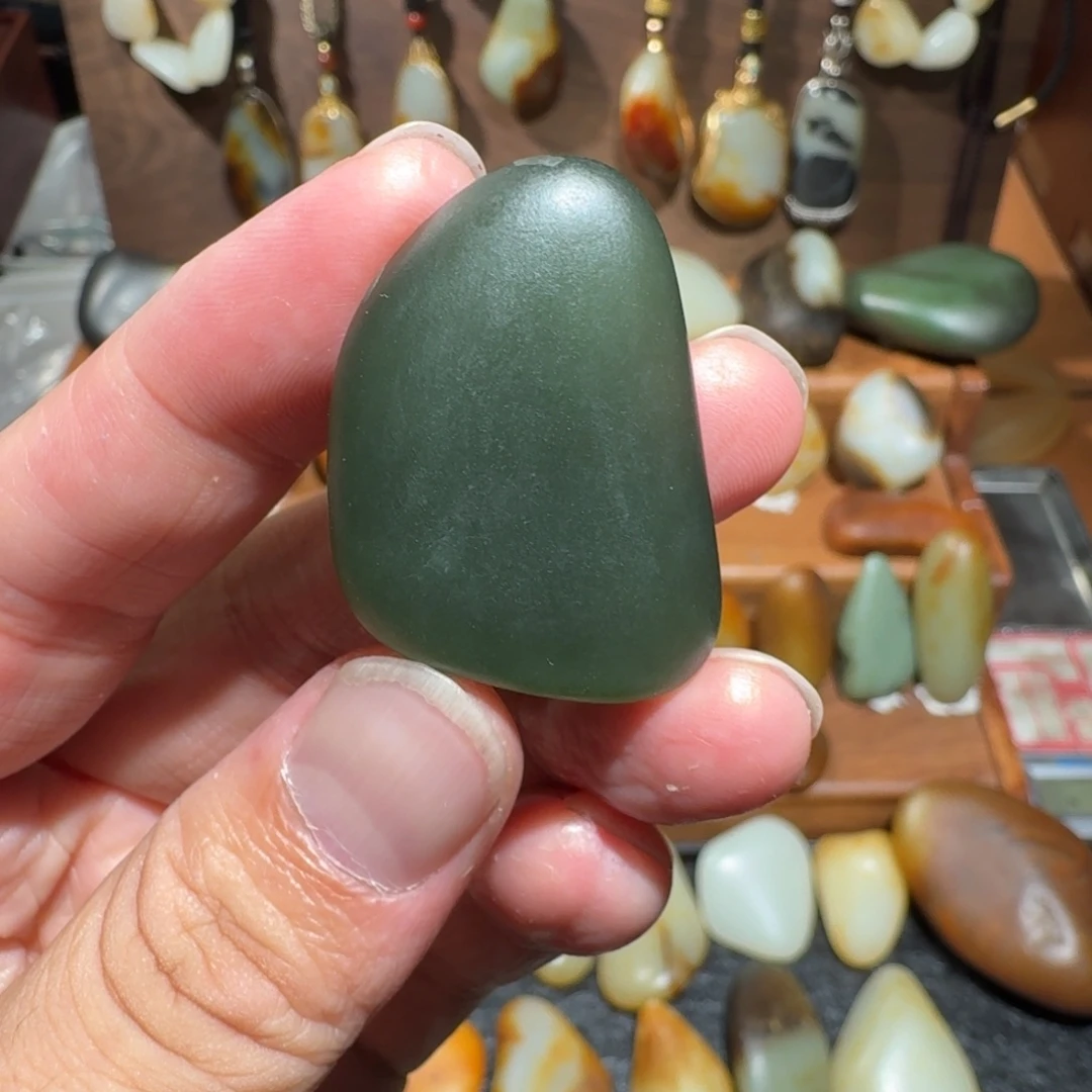 小***塞和田玉未镶嵌颈饰