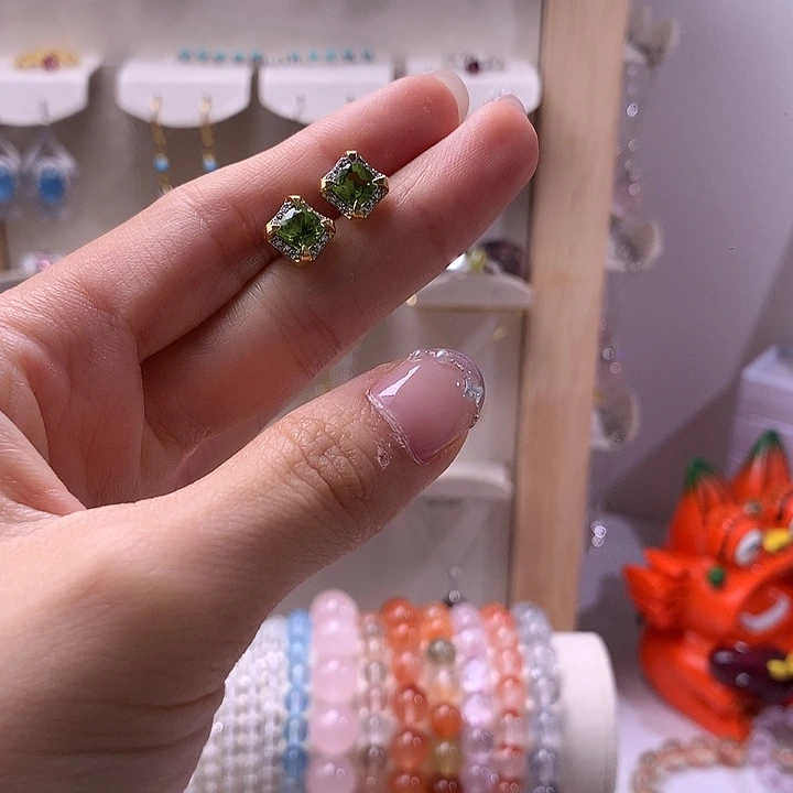 锆石铁合金橄榄耳钉