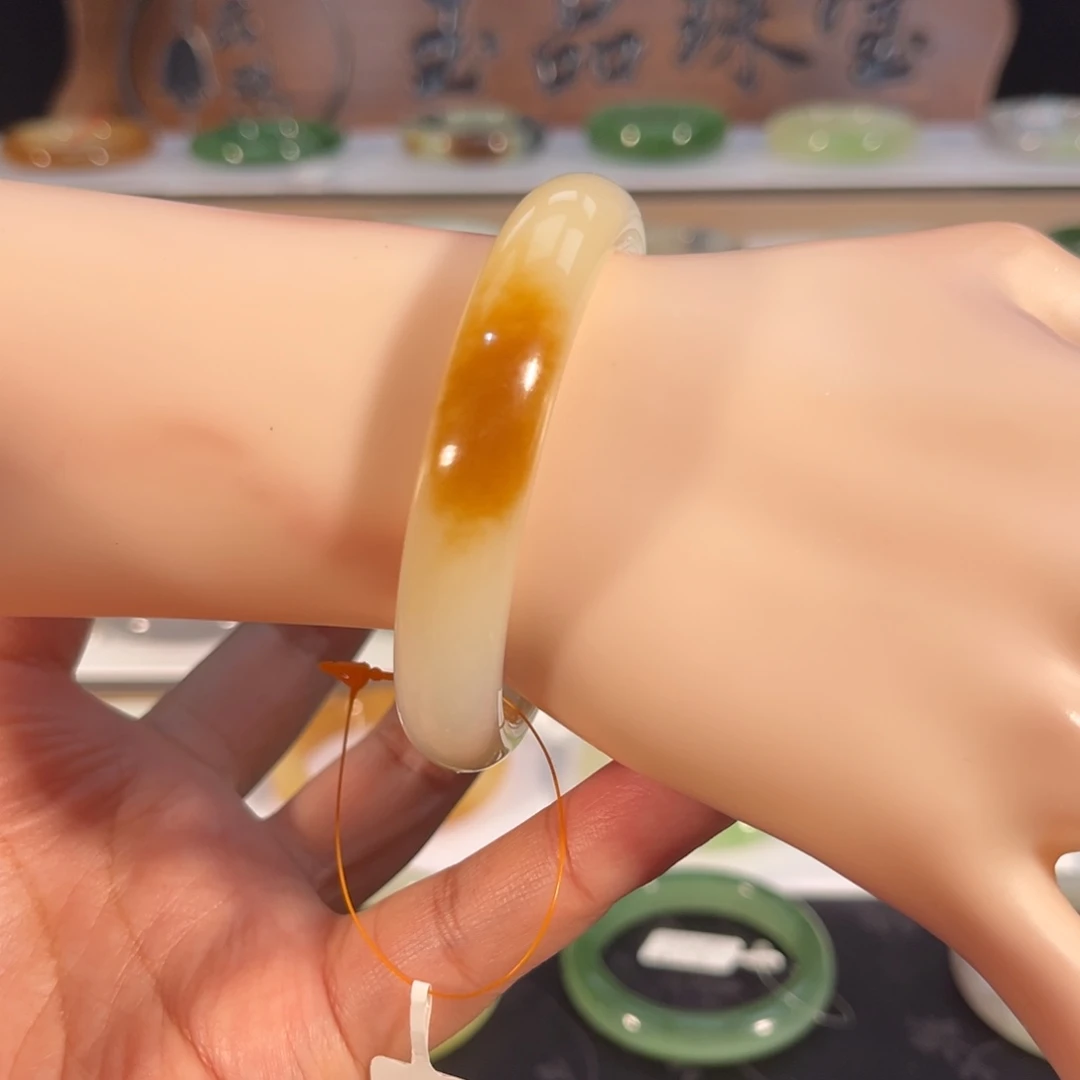 和田玉未镶嵌手镯一口糖糖白大漏