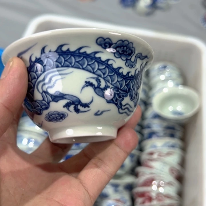 瓷片白青花铠甲龙压手杯全品
