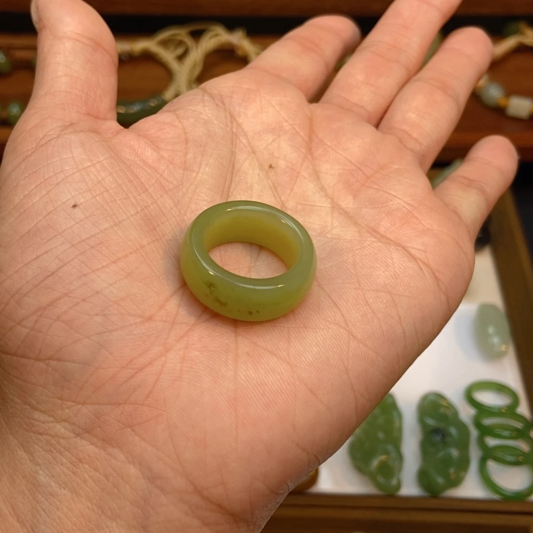 未镶嵌戒指和田玉C****n