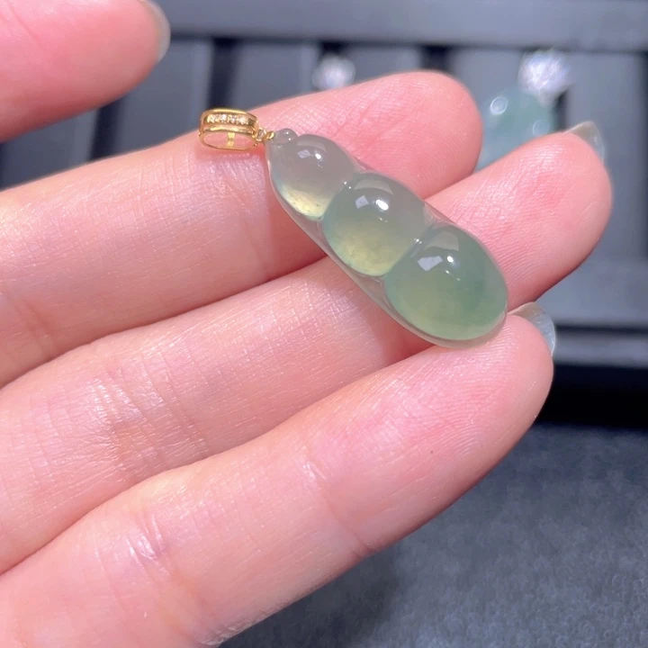 颈饰18K金镶嵌翡翠翡翠