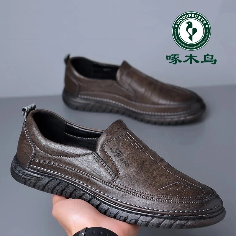 啄木鸟男鞋2025新款商务休闲鞋子软底软皮中老年爸爸鞋防滑豆豆鞋