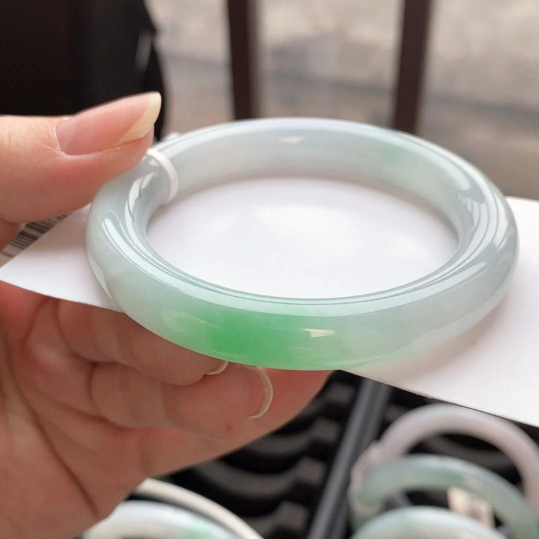 翡翠未镶嵌手镯白底青51