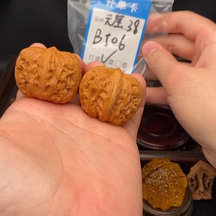 文玩核桃吊坠元宝38