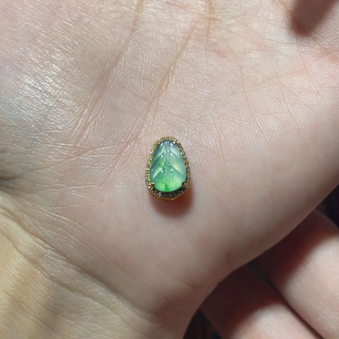 【闪购商品】颈饰18K金镶嵌翡翠