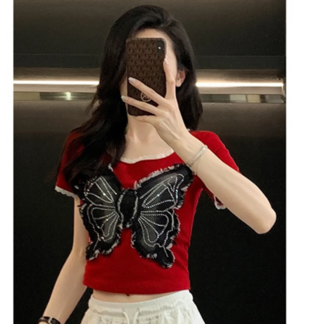 新丽服饰-2025年夏季新款蝴蝶贴布T恤衫