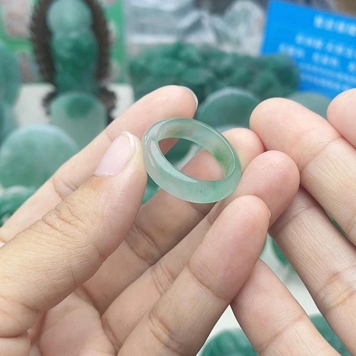 颈饰未镶嵌石英质玉