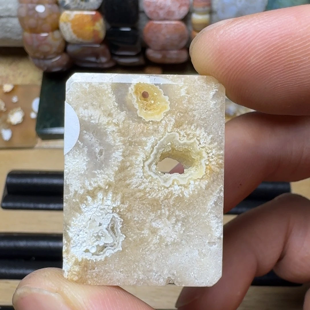 石英质玉晶洞共生未镶嵌