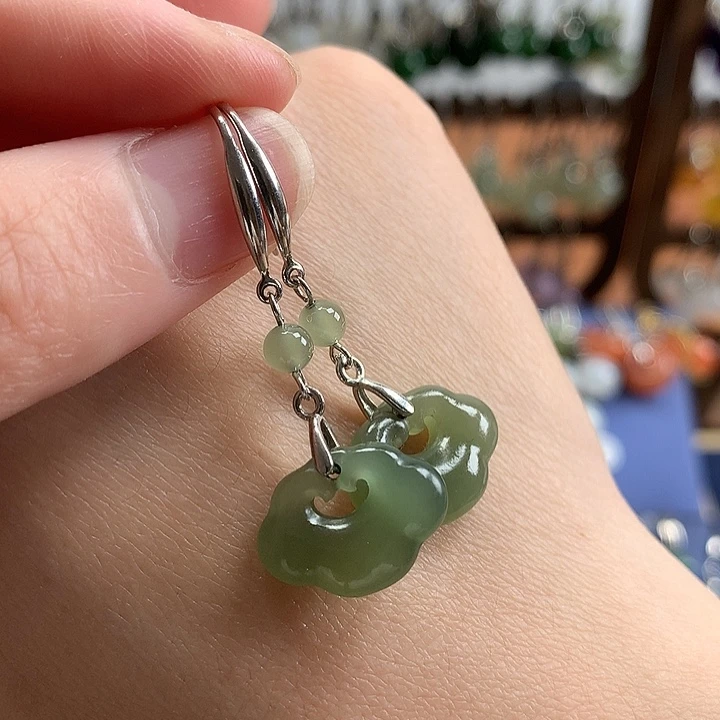 和田玉银S925镶嵌耳饰如意锁晴水绿