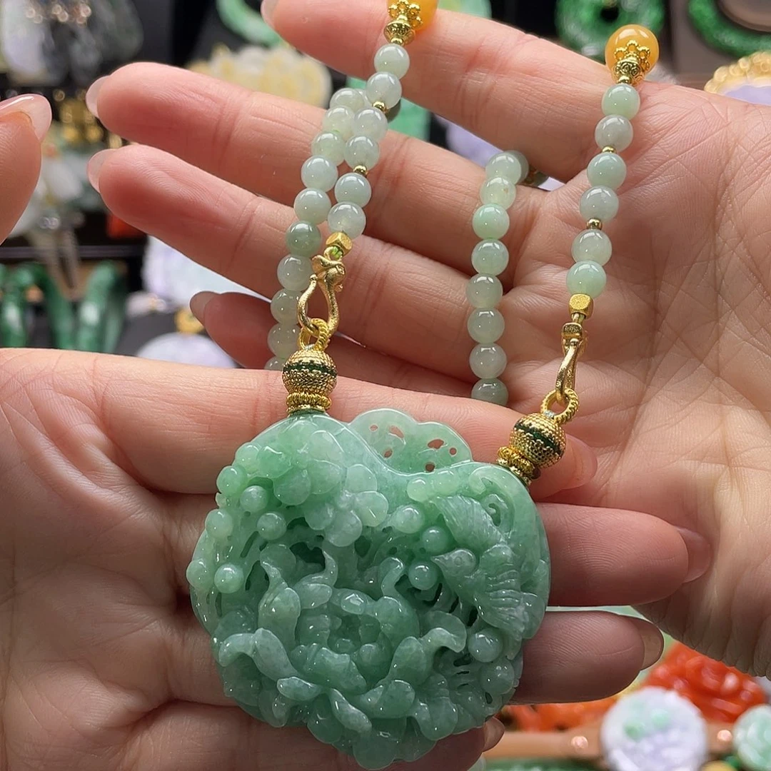 翡翠未镶嵌颈饰待编织