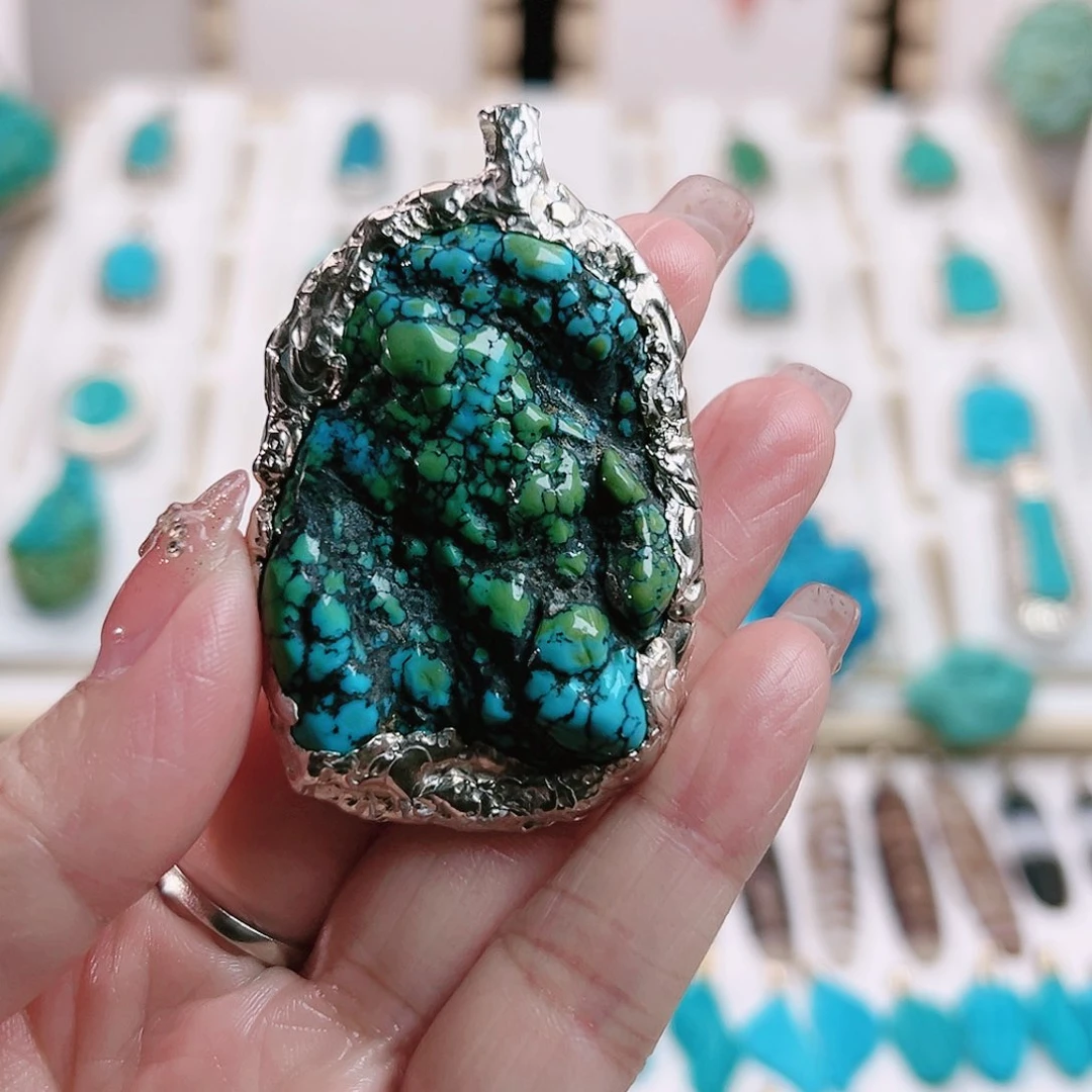 绿松石颈饰未镶嵌