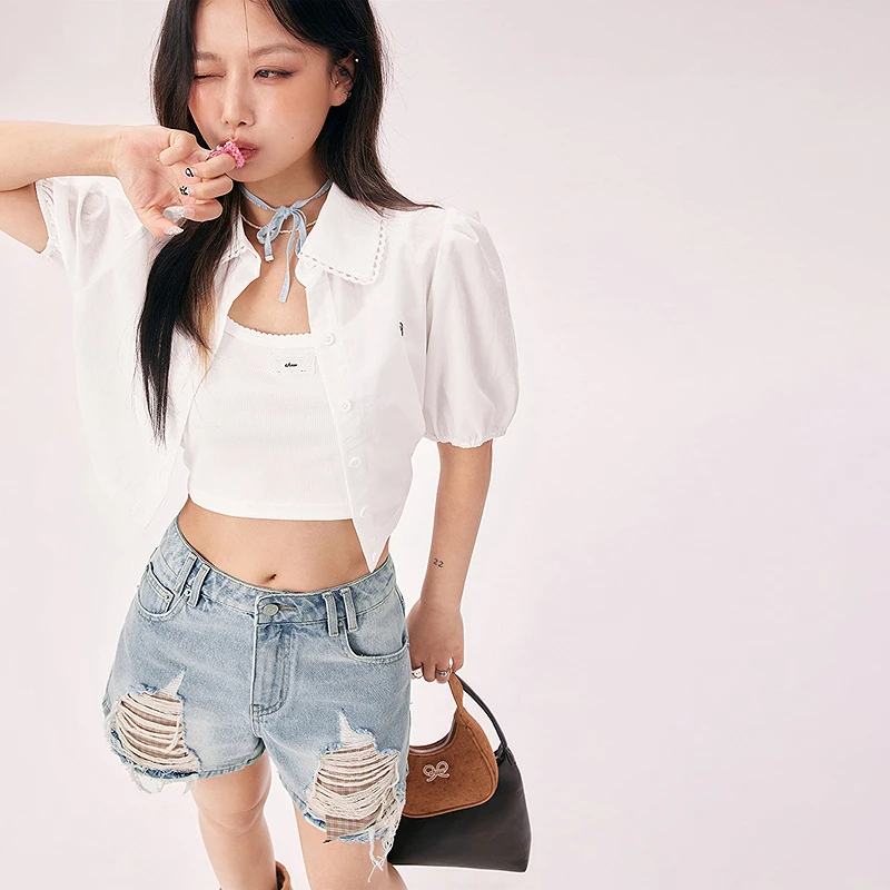 CHUU夏季女装字母刺绣设计花边木耳边泡泡袖韩系气质衬衫